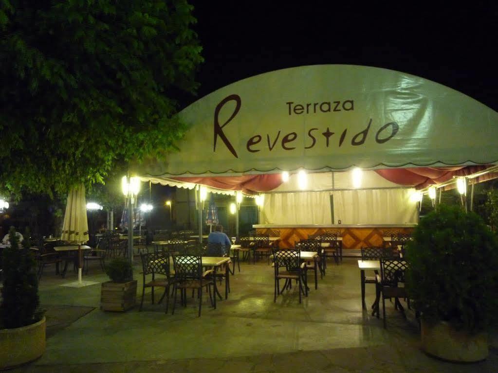 Hotel Restaurante Revestido Escalona Exterior foto
